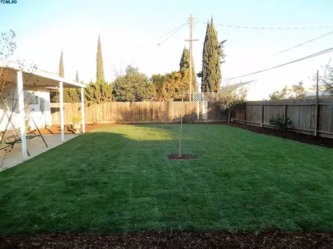809 E Lyndale Ave, Tulare, CA 93274 photo 14