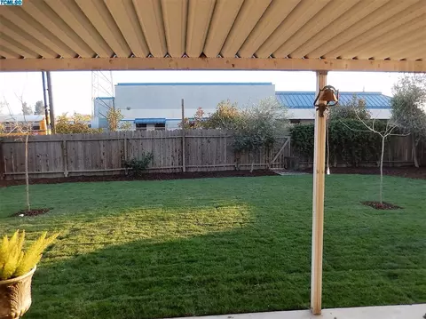 809 E Lyndale Ave, Tulare, CA 93274 photo 16