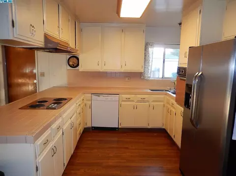 809 E Lyndale Ave, Tulare, CA 93274 photo 5