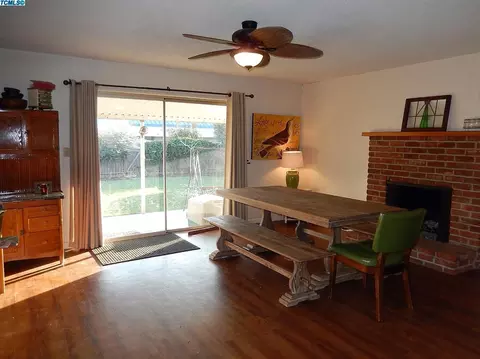 809 E Lyndale Ave, Tulare, CA 93274 photo 7