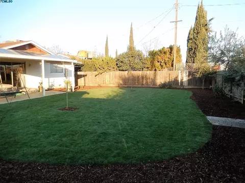 809 E Lyndale Ave, Tulare, CA 93274 photo 15