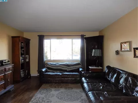 809 E Lyndale Ave, Tulare, CA 93274 photo 3