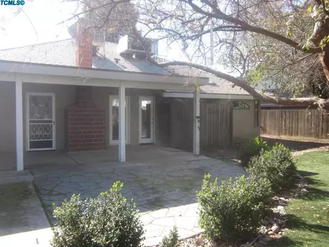 2128 E Kaweah Ct, Visalia, CA 93292 photo 13