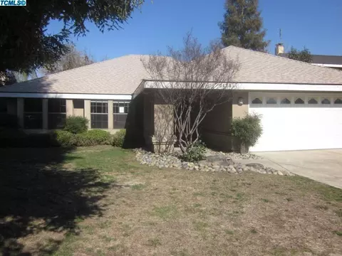 2128 E Kaweah Ct, Visalia, CA 93292 photo 1