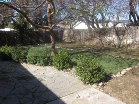 2128 E Kaweah Ct, Visalia, CA 93292 photo 14