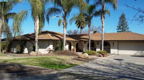 1522 W Marinette Ave, Exeter, CA 93221 photo 2