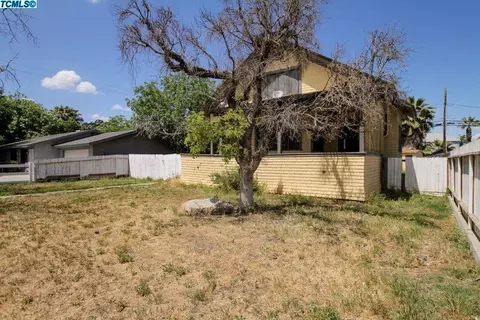 208 E 10th St, Hanford, CA 93230 photo 3