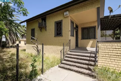 208 E 10th St, Hanford, CA 93230 photo 18