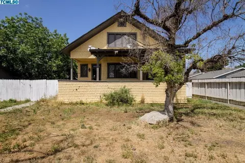 208 E 10th St, Hanford, CA 93230 photo 2