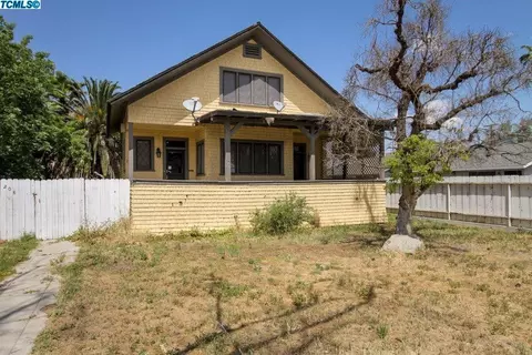 208 E 10th St, Hanford, CA 93230 photo 1