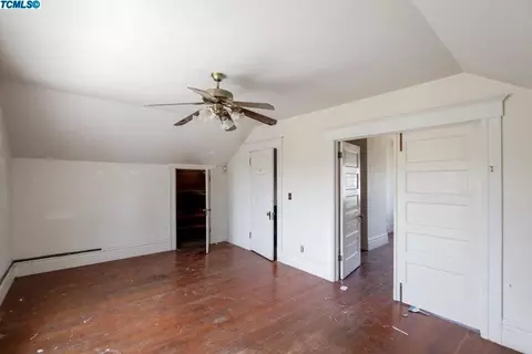 208 E 10th St, Hanford, CA 93230 photo 16