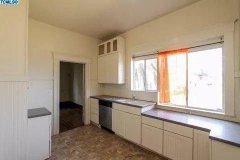 208 E 10th St, Hanford, CA 93230 photo 8