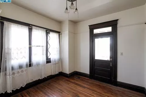 208 E 10th St, Hanford, CA 93230 photo 5