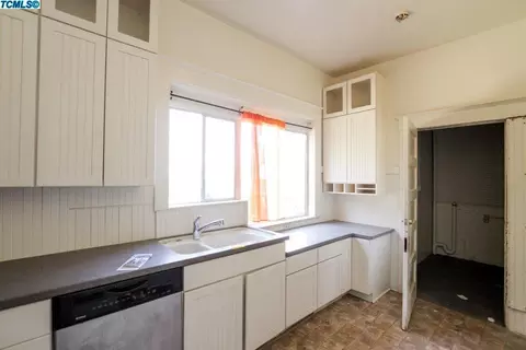 208 E 10th St, Hanford, CA 93230 photo 7
