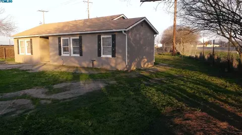 790 E 4th St, Hanford, CA 93230 photo 1
