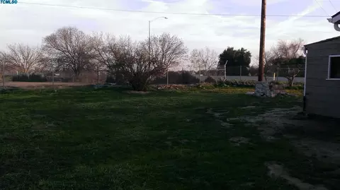 790 E 4th St, Hanford, CA 93230 photo 7