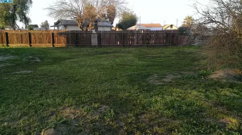 790 E 4th St, Hanford, CA 93230 photo 12