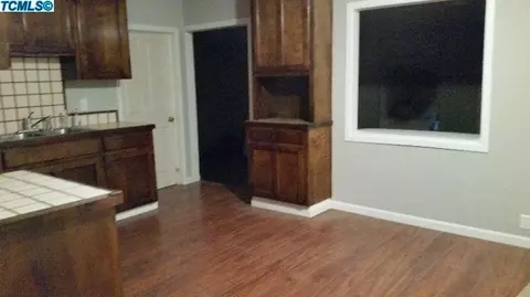 231 NE 3rd Ave, Visalia, CA 93291 photo 2