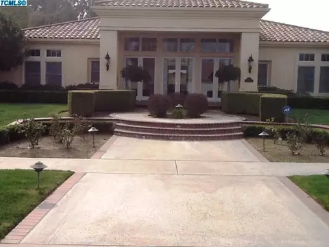 3515 E Hillcrest Ave, Visalia, CA 93292 photo 2