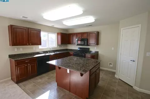 2321 E Victor Ave, Visalia, CA 93292 photo 6