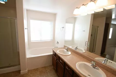 2321 E Victor Ave, Visalia, CA 93292 photo 12