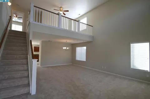 2321 E Victor Ave, Visalia, CA 93292 photo 3