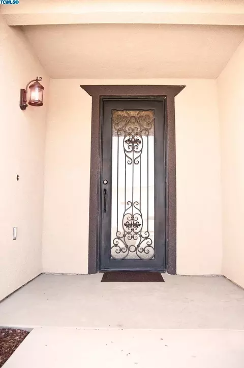 3063 Windmill Ct, Tulare, CA 93274 photo 2