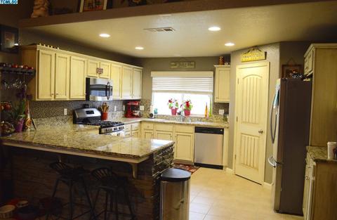 1461 National Dr, Lemoore, CA 93245 photo 3