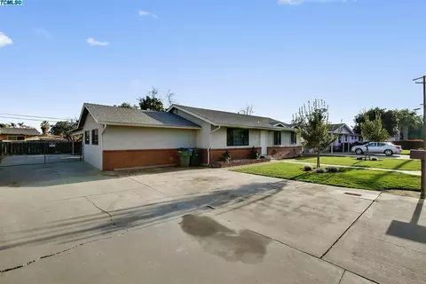 3113 E Duran Ave, Visalia, CA 93292 photo 3