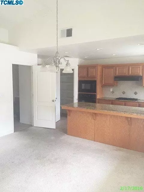 934 Privilege Dr, Lemoore, CA 93245 photo 4