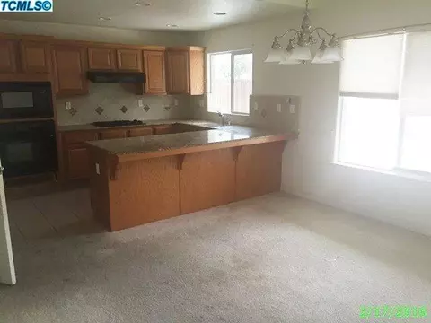 934 Privilege Dr, Lemoore, CA 93245 photo 3