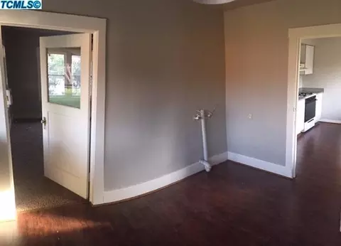 412 NW Second St, Visalia, CA 93291 photo 3