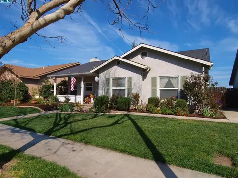 1131 Vine St, Exeter, CA 93221 photo 2