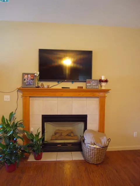 1131 Vine St, Exeter, CA 93221 photo 6