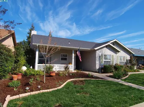 1131 Vine St, Exeter, CA 93221 photo 1