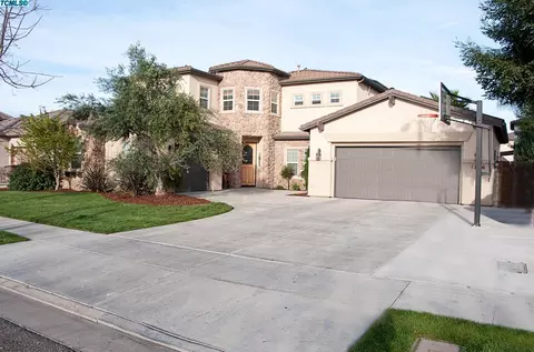 1786 Firestone Dr, Tulare, CA 93274 photo 1