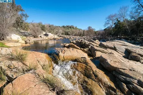 42940 Kaweah River Dr, Three Rivers, CA 93271 photo 3