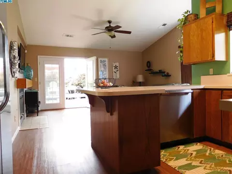 1638 E Castleview Ave, Visalia, CA 93292 photo 3