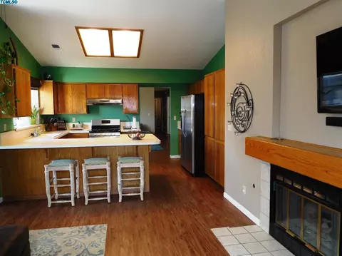 1638 E Castleview Ave, Visalia, CA 93292 photo 5