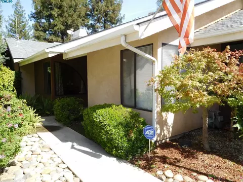 1638 E Castleview Ave, Visalia, CA 93292 photo 1