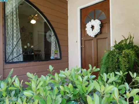 1638 E Castleview Ave, Visalia, CA 93292 photo 2