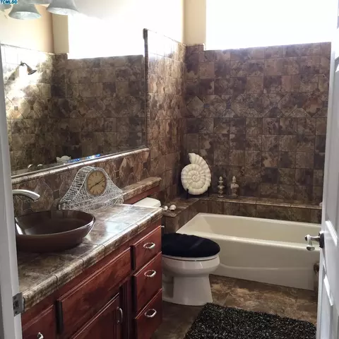 821 Valley View St, Taft, CA 93268 photo 9
