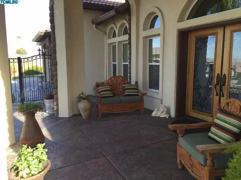 821 Valley View St, Taft, CA 93268 photo 2