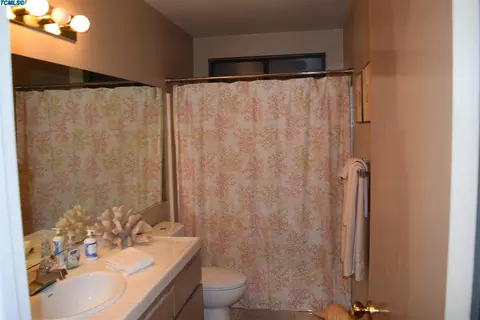 640 E Vine Ct, Visalia, CA 93292 photo 16