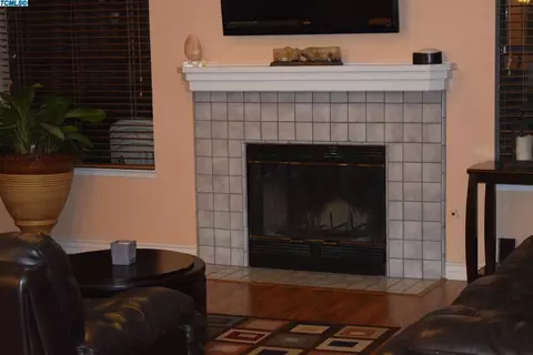 640 E Vine Ct, Visalia, CA 93292 photo 7