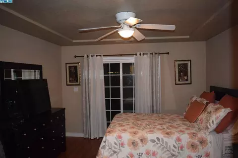 640 E Vine Ct, Visalia, CA 93292 photo 14