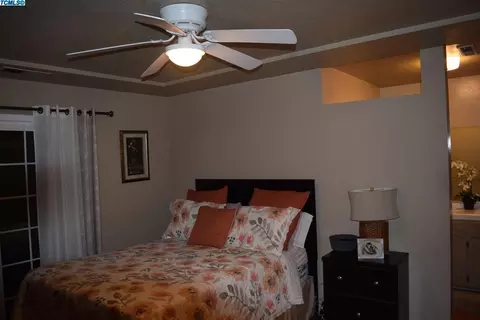 640 E Vine Ct, Visalia, CA 93292 photo 15