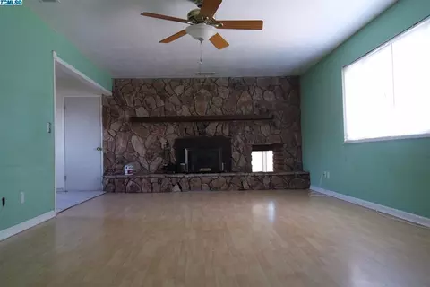395 W Spruce Ave, Lemoore, CA 93245 photo 6