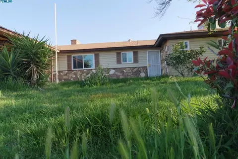395 W Spruce Ave, Lemoore, CA 93245 photo 1