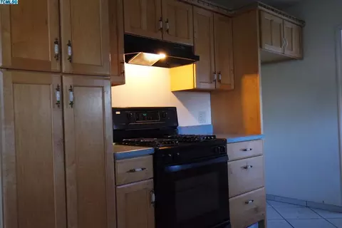 395 W Spruce Ave, Lemoore, CA 93245 photo 4